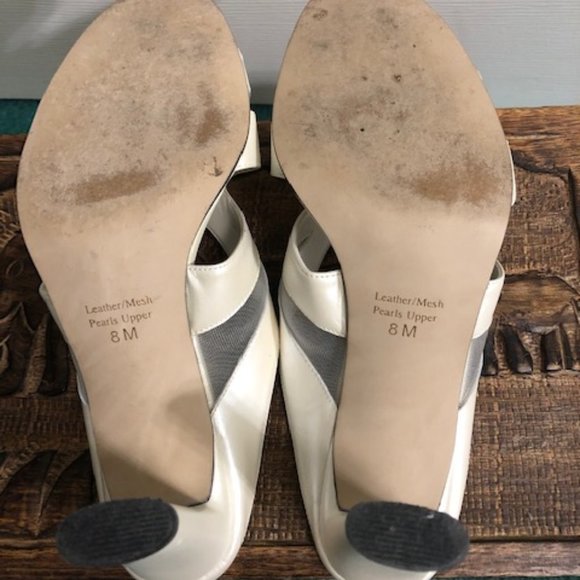 Cream heel sandals with pearls - Picture 3 of 4